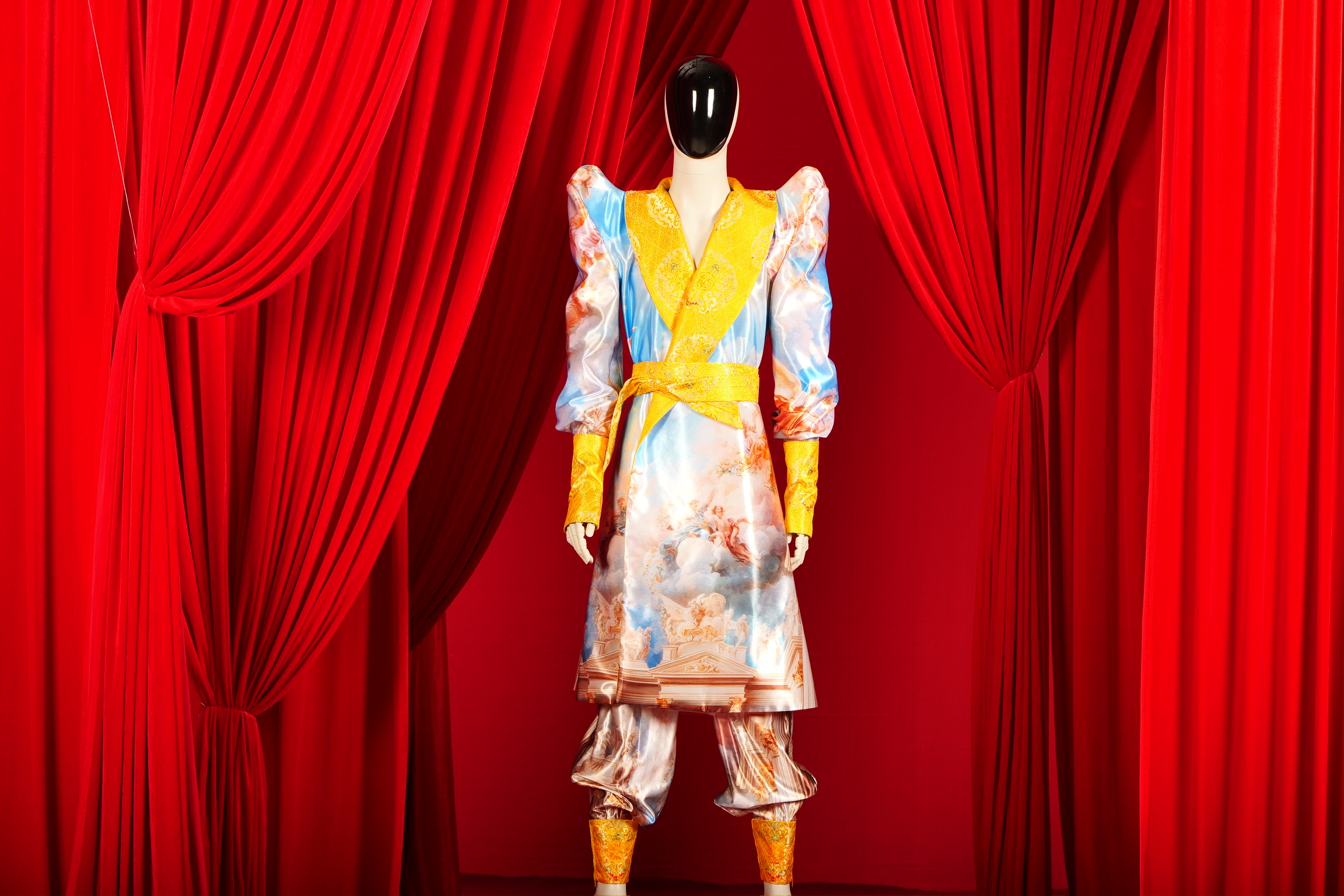 SISTINE: Kimono with structural shoulder extensions and hand-painted silk